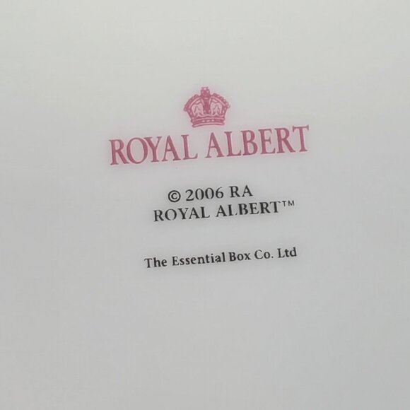 Royal Albert Small Teapot with 2 Cups & Saucers Gift Set – 2006 - Picture 14 of 15